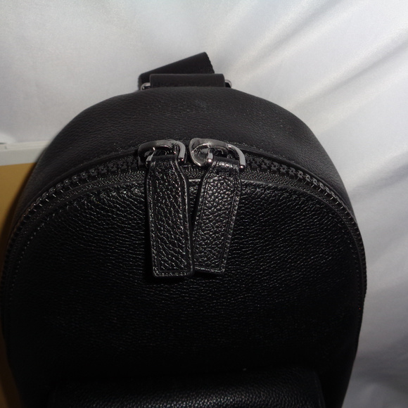 MICHAEL KORS COOPER SLINGPACK MENS - Picture 2 of 7